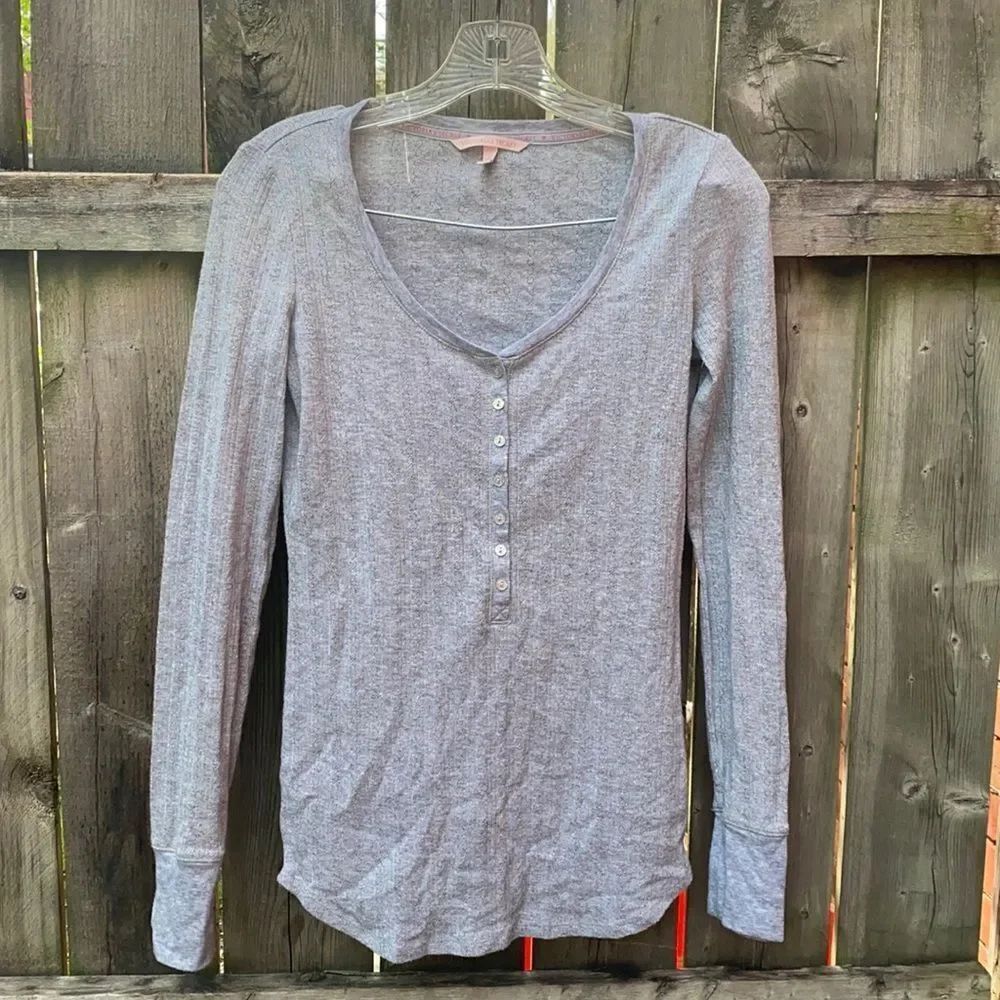Victoria’s Secret gray shimmer top sz. S